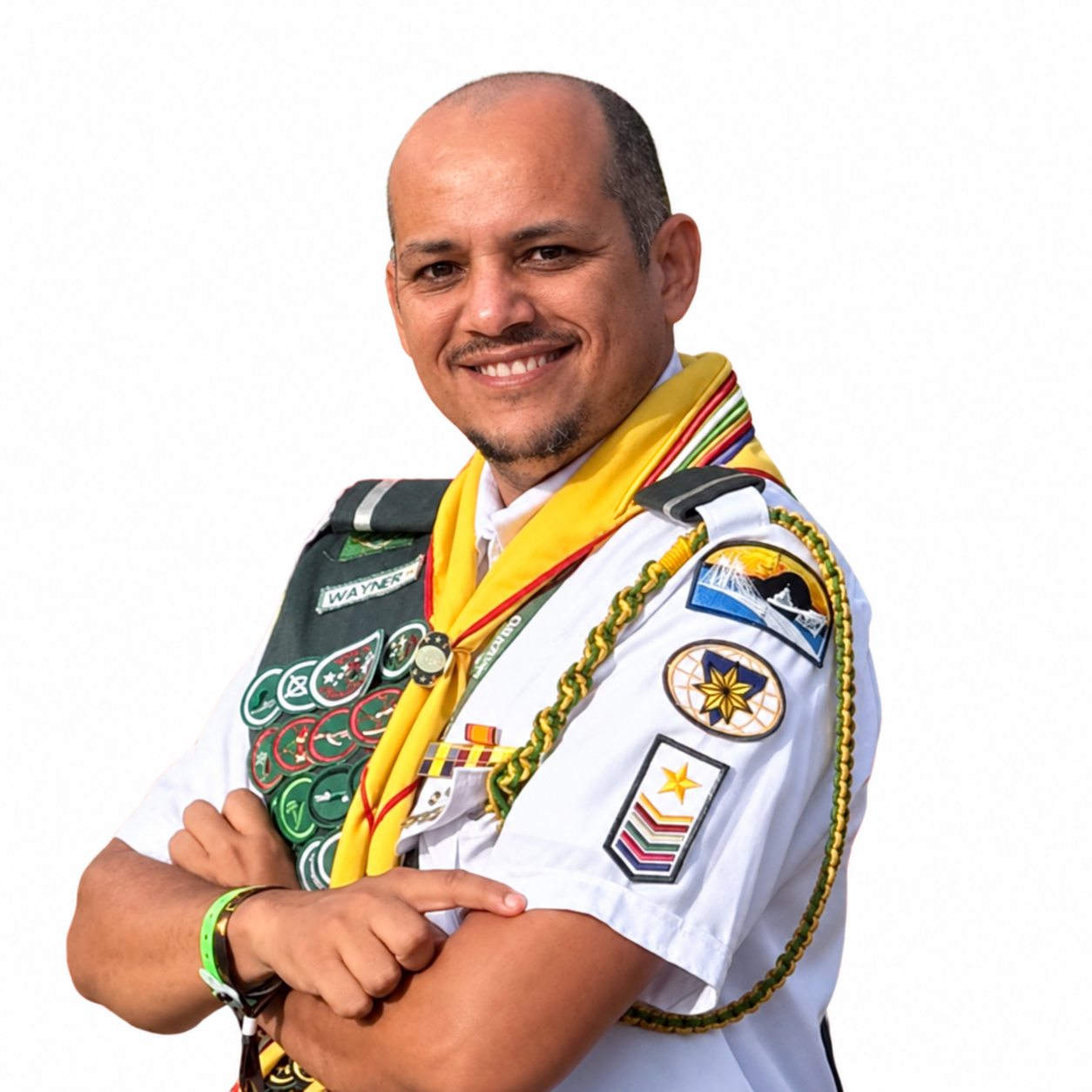 Samir Wayner, criador do DesbravaBank, com uniforme de Desbravadores